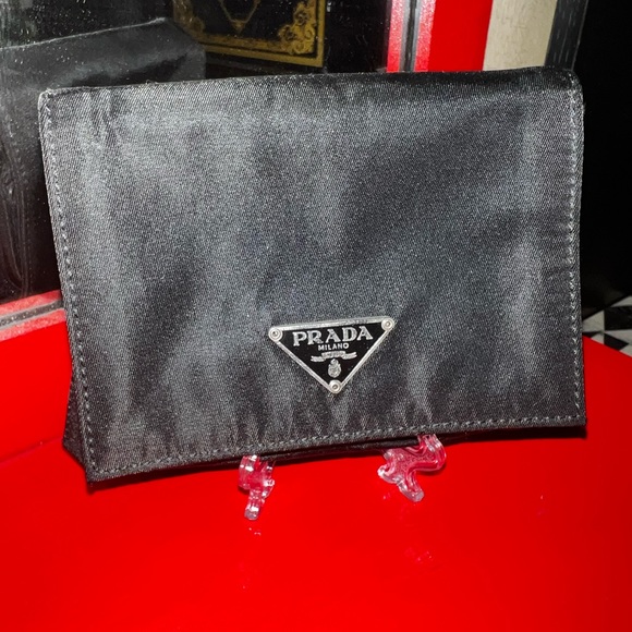 Prada nylon wallet w/ Velcro closure & zipper - Picture 3 of 4